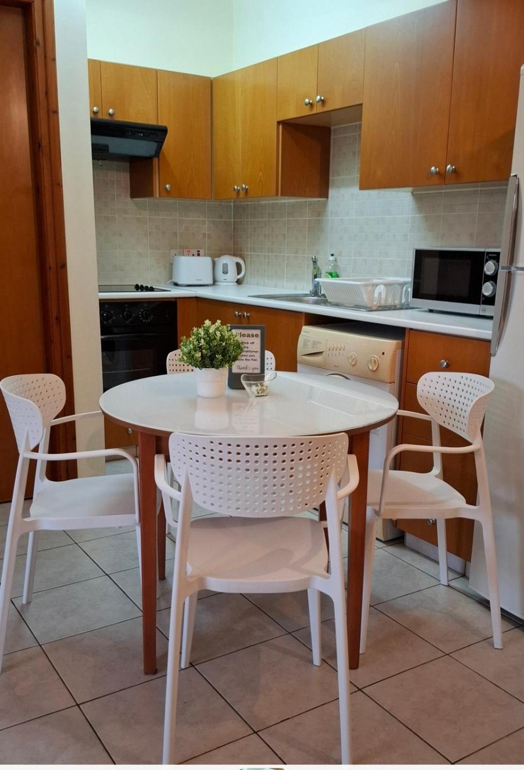 By The Way Apartment 1 Λάρνακα Εξωτερικό φωτογραφία