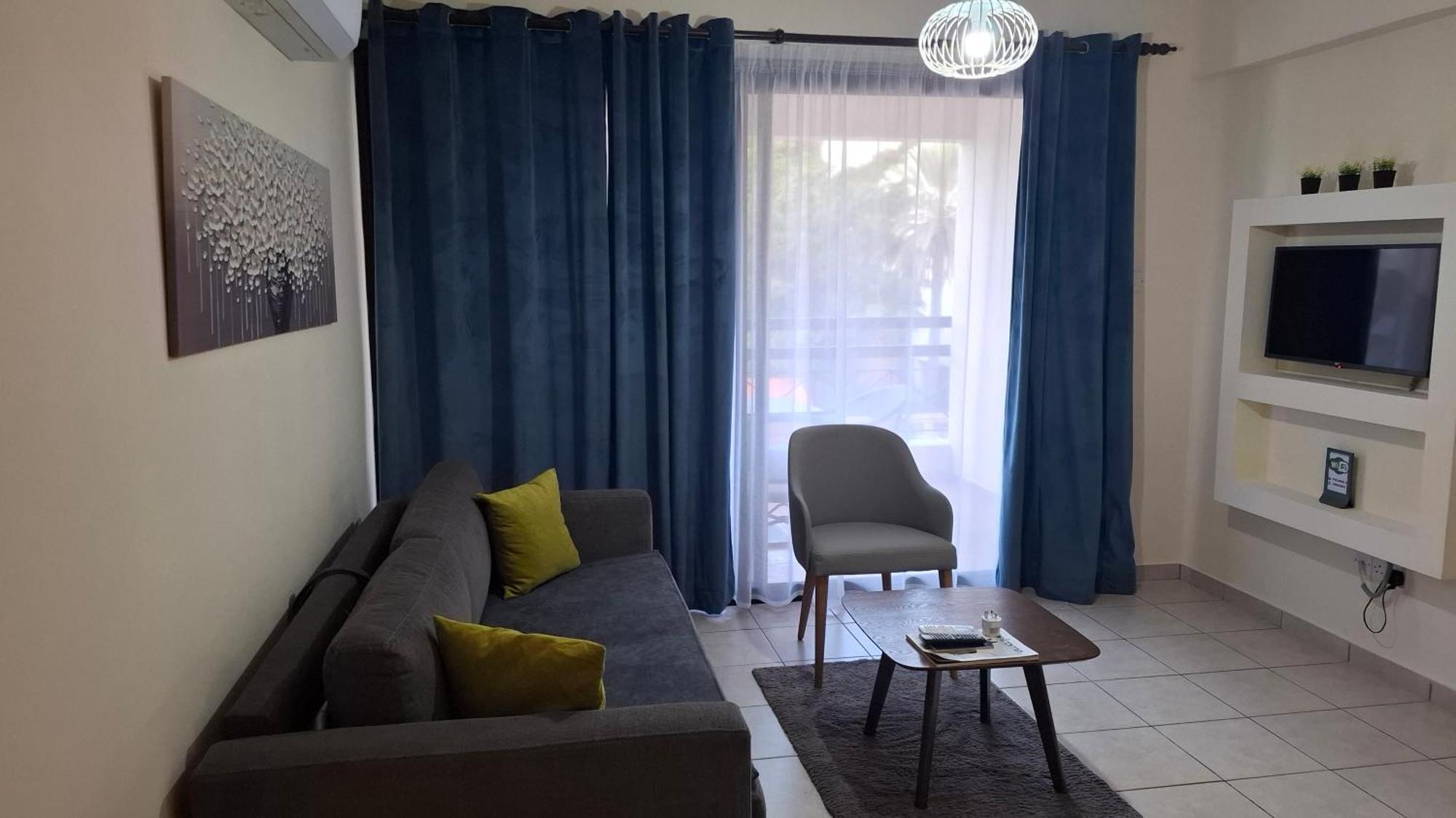 By The Way Apartment 1 Λάρνακα Εξωτερικό φωτογραφία